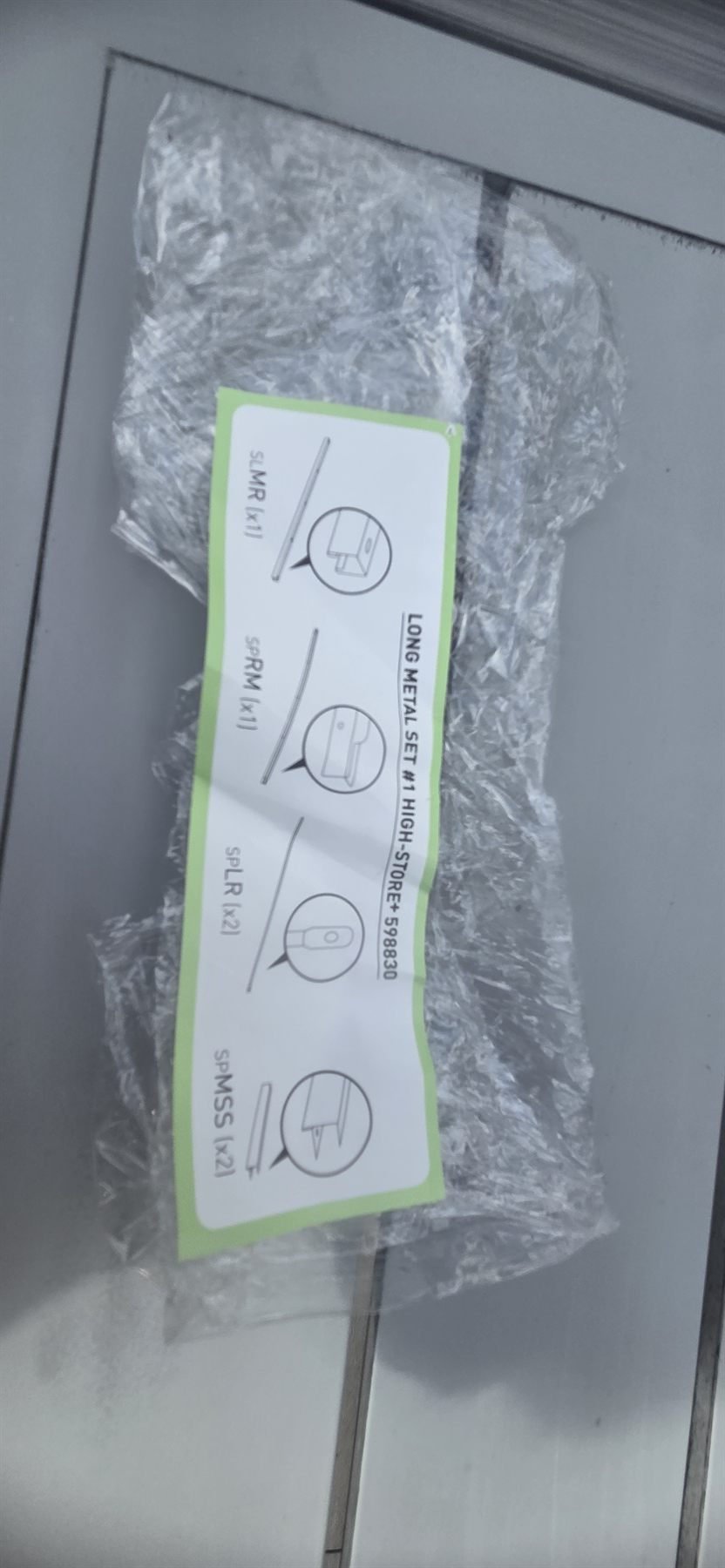Étiquette du Long Metal Set avec les profilés métalliques