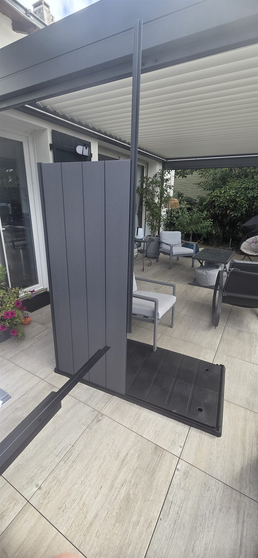 Plancher et premiers panneaux de paroi