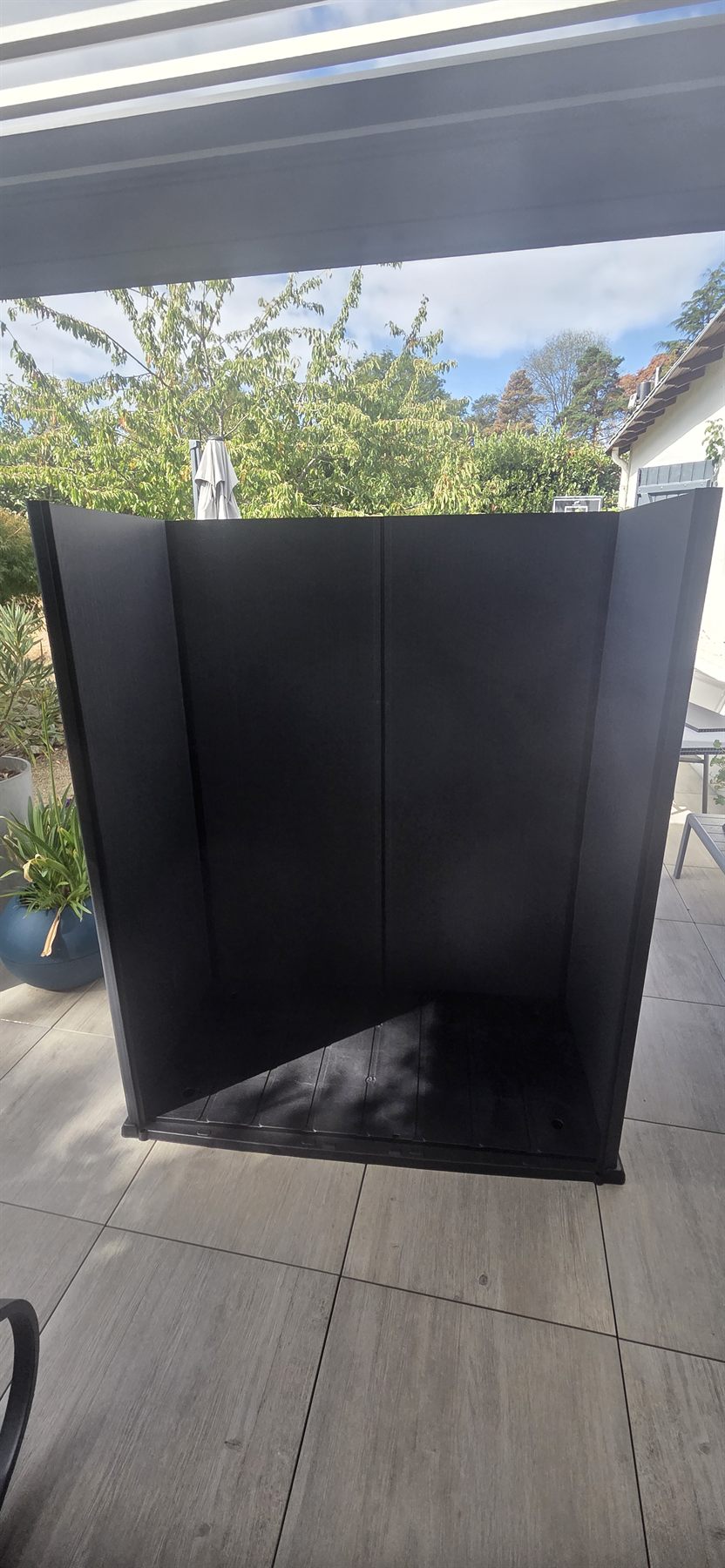 Structure de l'armoire en cours de montage