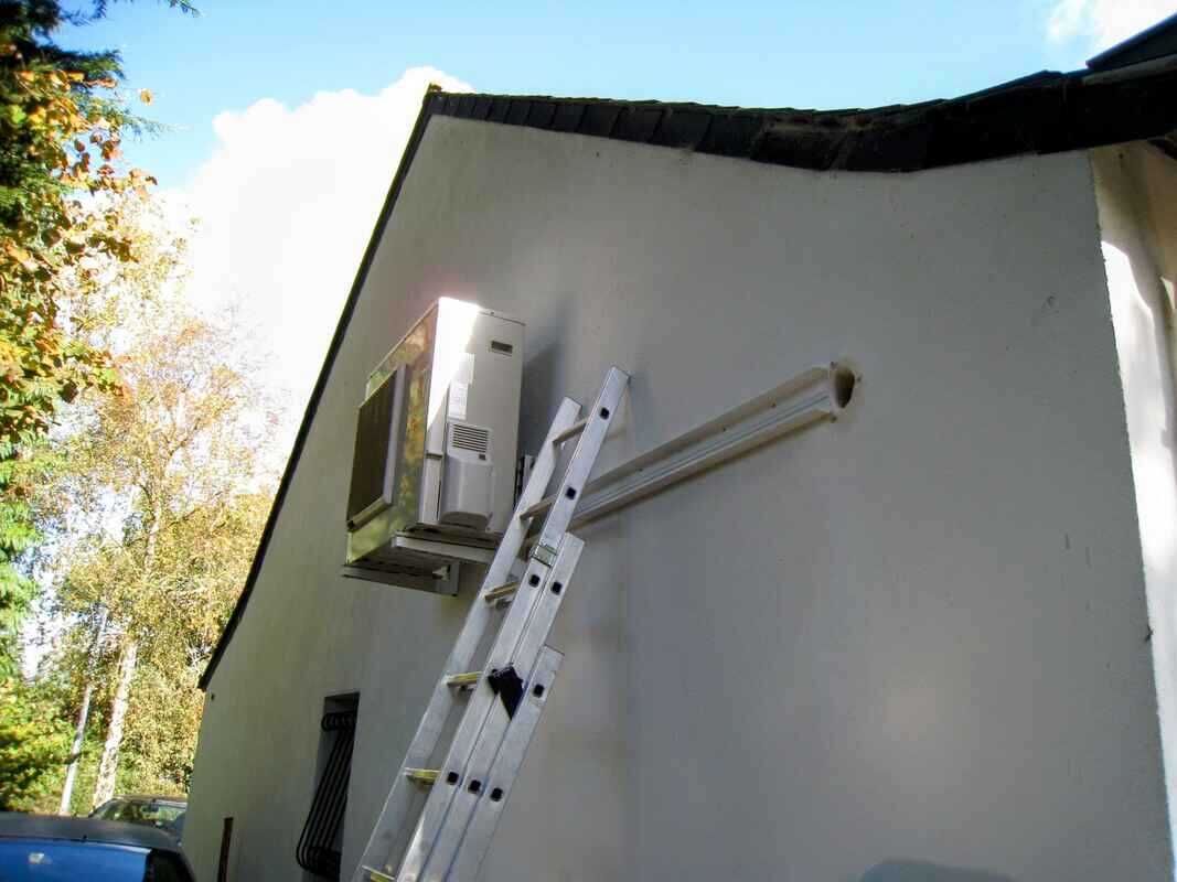 Goulotte électrique installée sur le mur extérieur