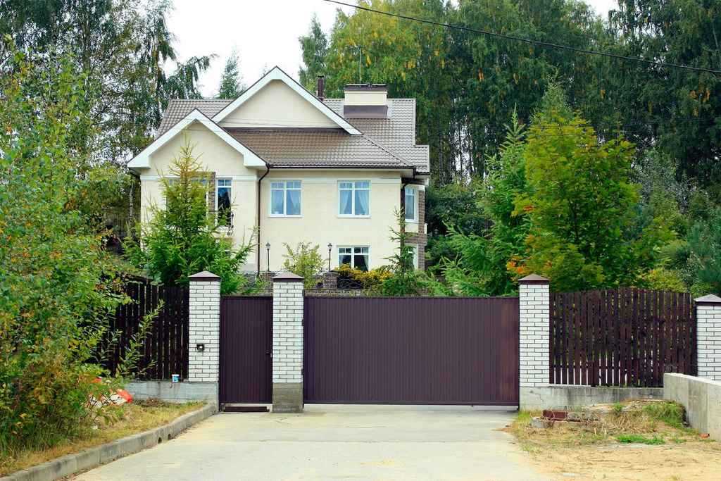 Maison récente et moderne : quel portail choisir ?